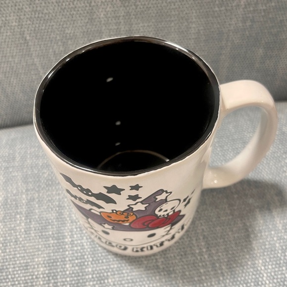 HELLO KITTY Halloween Witch ๐ง๐ปโโ๏ธ๐โโฌ๐ Halloween Coffee Mug NEW - Picture 2 of 3